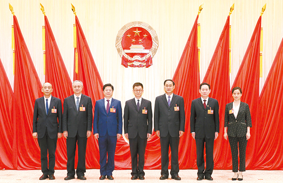 市十五届人大一次会议举行第三次全体会议